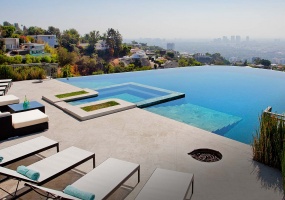 2473 North Camile Parkway, Alvito, Wisconsin, 6 Bedrooms Bedrooms, 9 Rooms Rooms,9 BathroomsBathrooms,Villa,For Sale,North Camile Parkway,1005